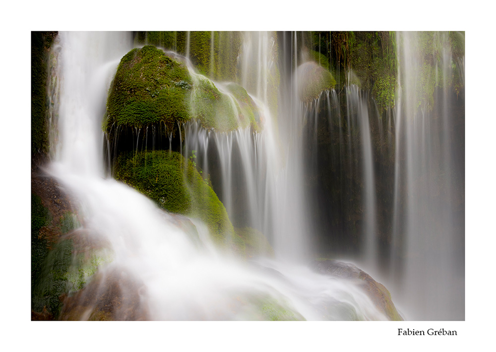 photographie de cascade dans le massif du jura