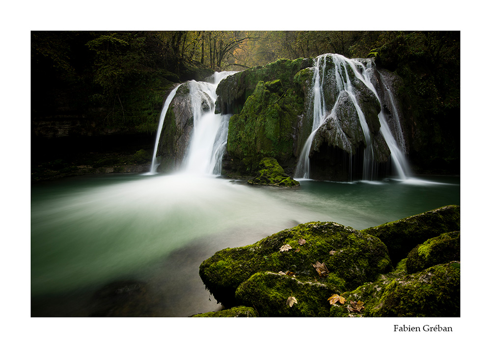 photographie de cascade sur la loue, le grand saut